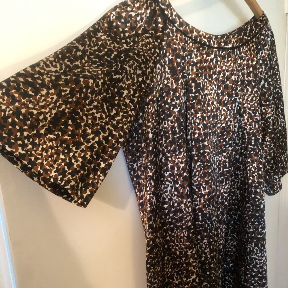 Adorable dress! Like new! Great for any occasion!